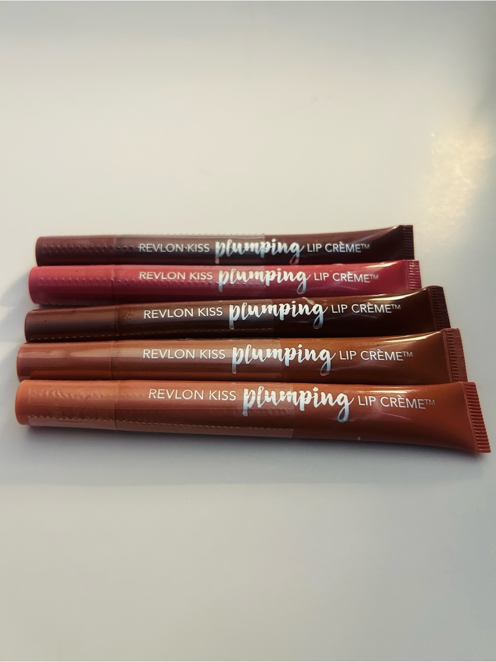 Revlon Kiss Plumping Lip Crème Set Lot of (5) NWT Gloss Balm Lipstick .25oz